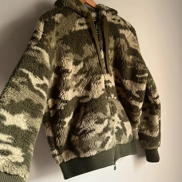 ATM ANTHONY THOMAS MELILLO Camo-print Sherpa Shearling Zip-front Jacket - Picture 10 of 16